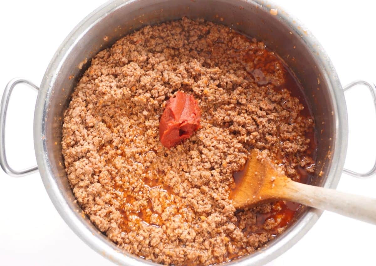 Ground beef and ground pork adding tomatoe paste