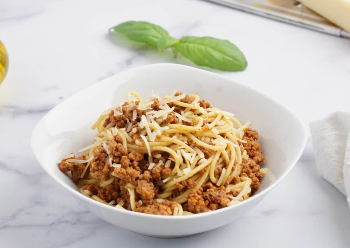 Spaghetti al ragu on a plate